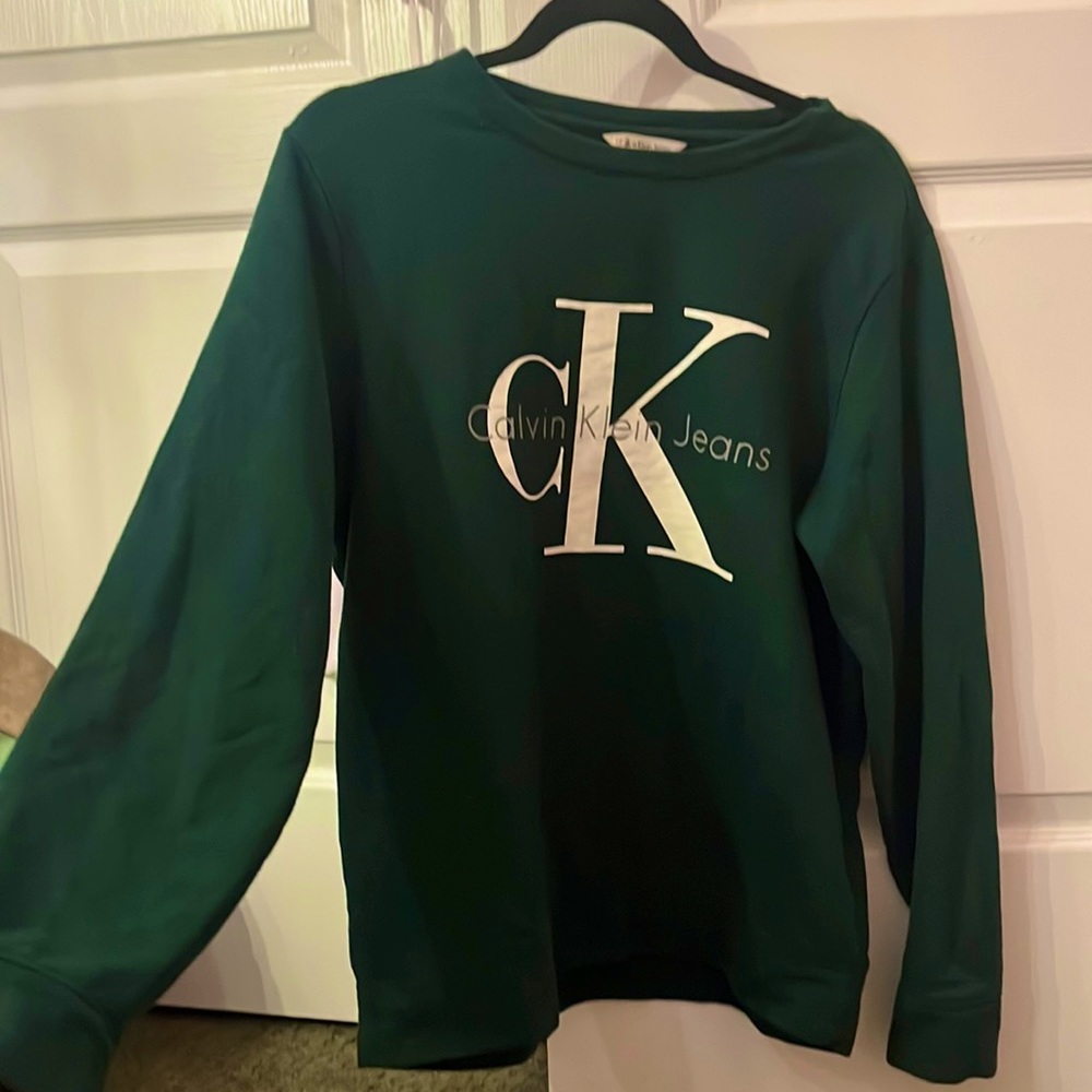 XS comfy Calvin Klein crewneck! Absolutely loved but not my color :(